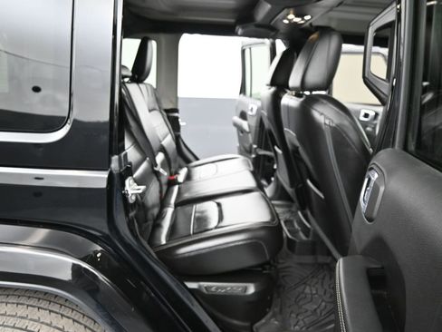 Used 2021 Jeep Wrangler Unlimited Sahara image 36