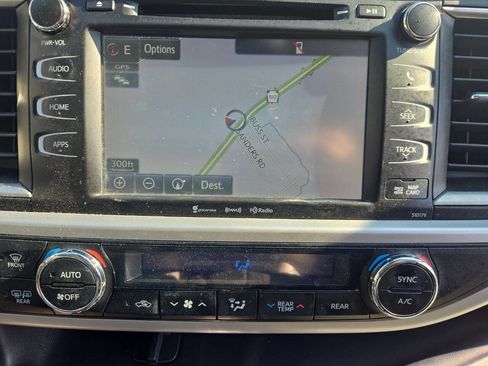 Used 2018 Toyota Highlander XLE image 36