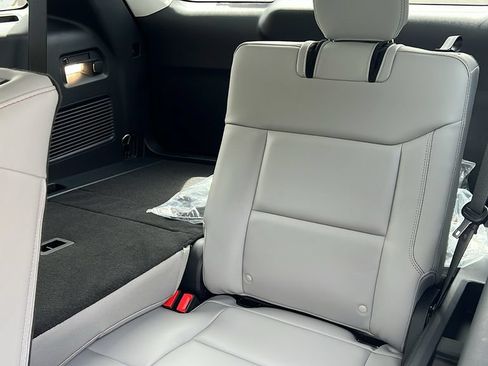 New 2026 Ford Explorer Active w/ Active Comfort Package RWD image 12