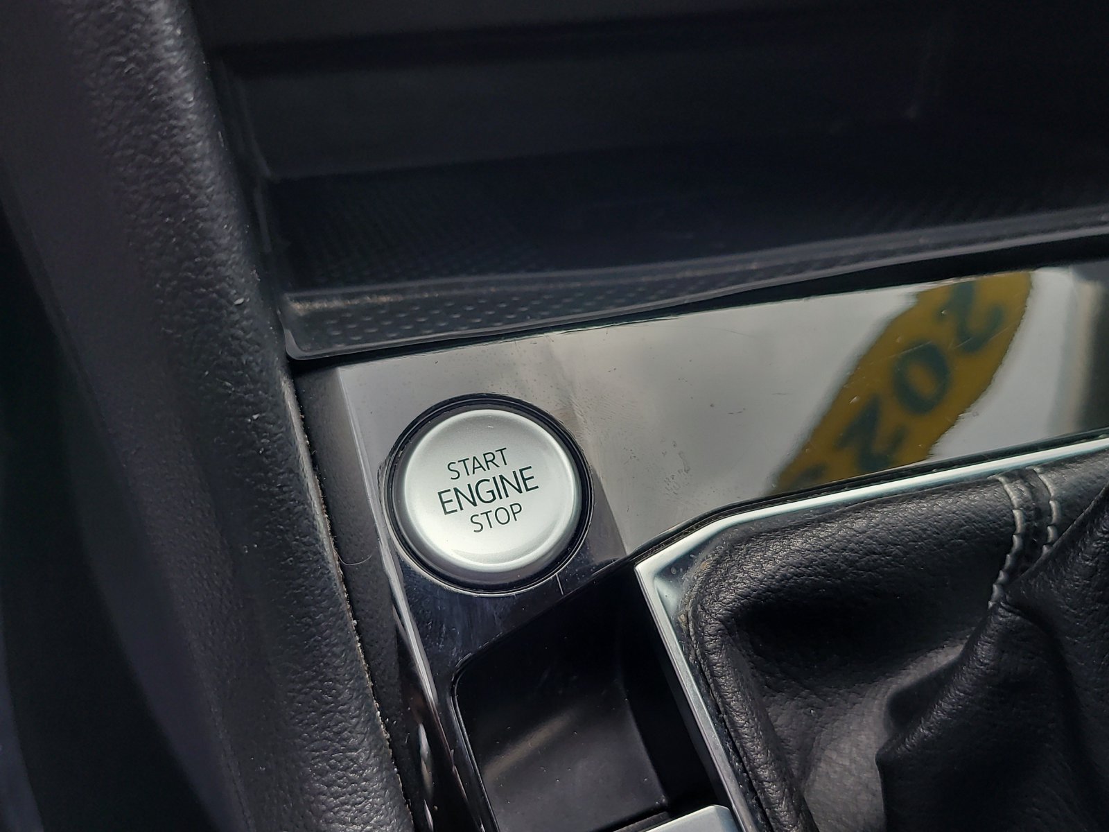 Used 2023 Volkswagen Taos SE w/ Panoramic Sunroof Package FWD image 25