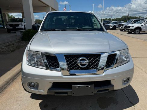 Used 2013 Nissan Frontier SV w/ SV Value Truck Pkg AWD/4WD image 3