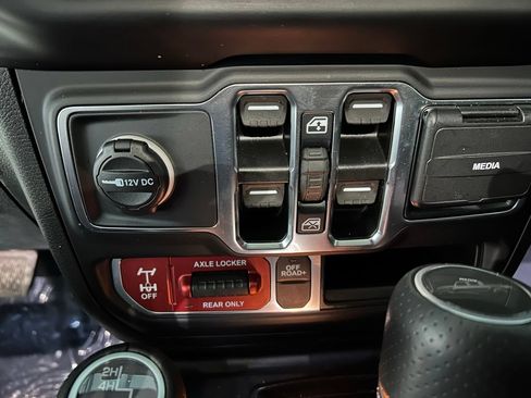 Used 2023 Jeep Gladiator Mojave w/ Cold Weather Group AWD/4WD image 20