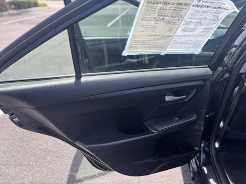 Used 2016 Toyota Camry SE image 18