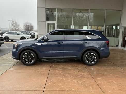 Used 2025 Kia Sorento S image 19