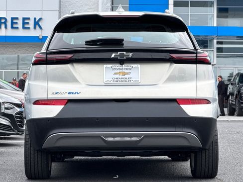 Used 2023 Chevrolet Bolt EUV LT w/ Comfort Package image 6