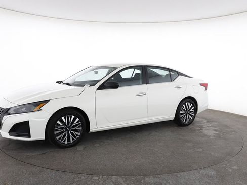 Used 2025 Nissan Altima 2.5 SV image 6