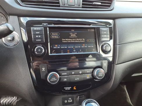 Certified 2018 Nissan Rogue SV w/ Premium Package image 12