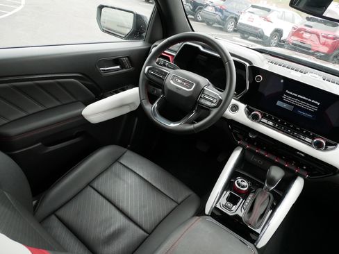 Used 2024 GMC Canyon AT4X AWD/4WD image 9