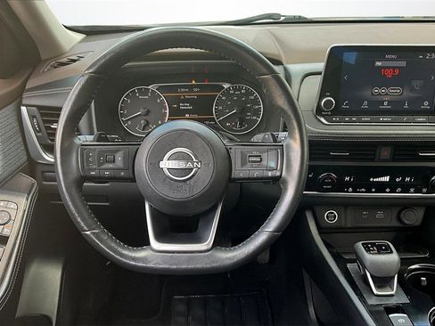 Used 2023 Nissan Rogue SV image 8