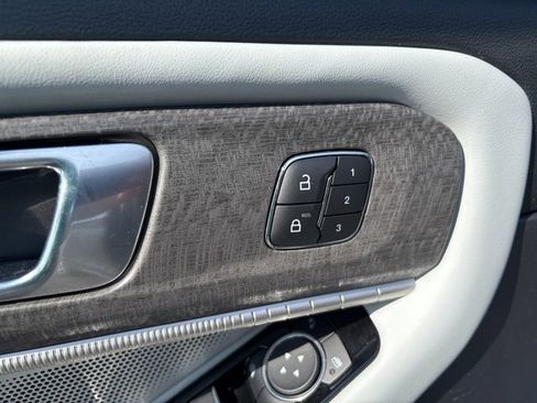 Used 2025 Ford Explorer Platinum w/ Ultimate Package image 26