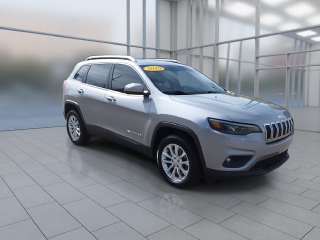 Used 2019 Jeep Cherokee Latitude w/ Popular Appearance Group AWD/4WD image 2