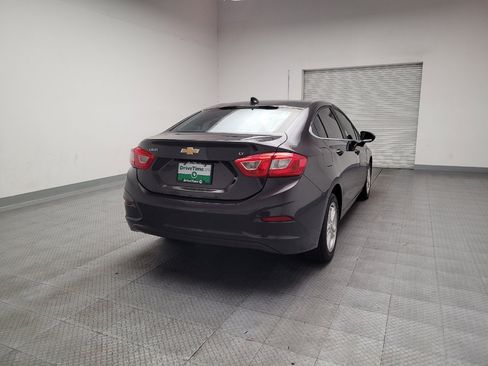 Used 2017 Chevrolet Cruze LT image 7