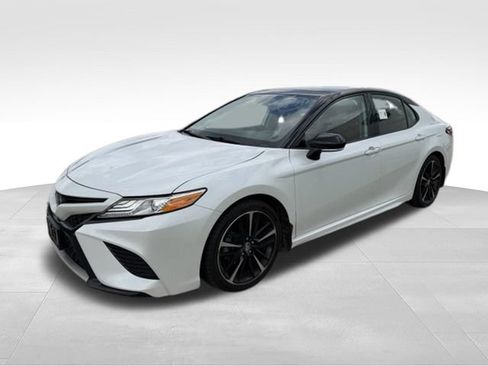 Used 2020 Toyota Camry XSE FWD image 5
