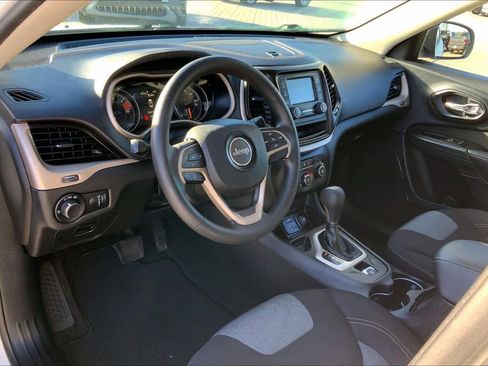 Used 2017 Jeep Cherokee Sport image 16