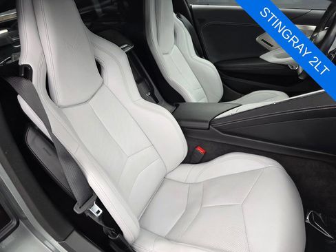 Used 2022 Chevrolet Corvette Stingray Preferred Cpe w/ Z51 Performance Package RWD image 25