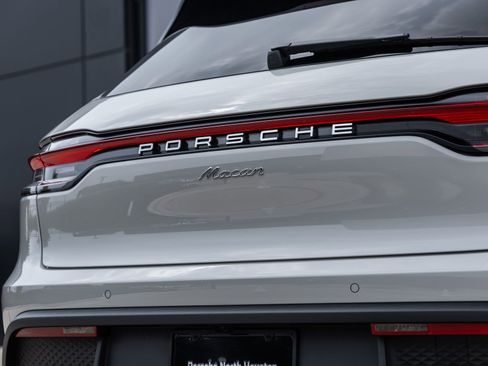 Certified 2026 Porsche Macan AWD/4WD image 15