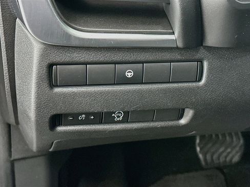 Used 2023 Nissan Rogue SV AWD/4WD image 17