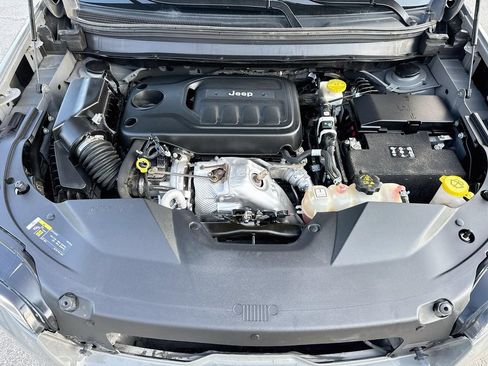 Used 2021 Jeep Cherokee Limited FWD image 37