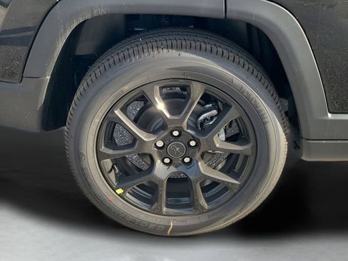 Used 2026 Jeep Compass Latitude image 19