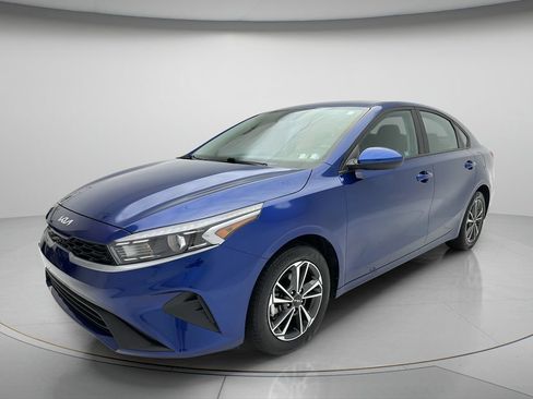 Used 2023 Kia Forte LXS FWD image 3