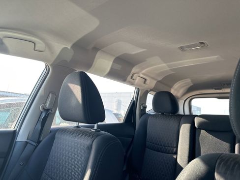 Used 2017 Nissan Rogue S AWD/4WD image 6