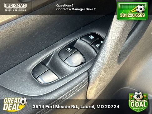 Used 2016 Nissan Rogue S w/ Appearance Package AWD/4WD image 8
