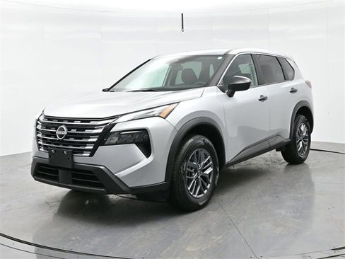 Used 2024 Nissan Rogue S image 3