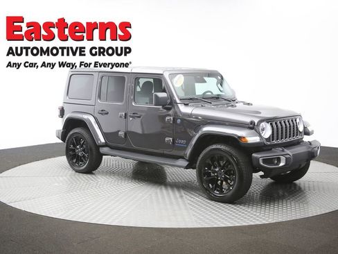 Used 2025 Jeep Wrangler Unlimited Sahara AWD/4WD image 44