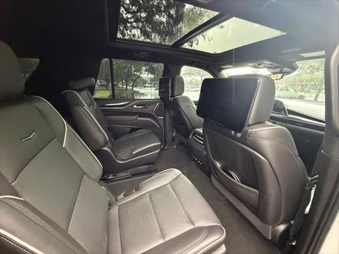 Used 2021 Cadillac Escalade Sport RWD image 17