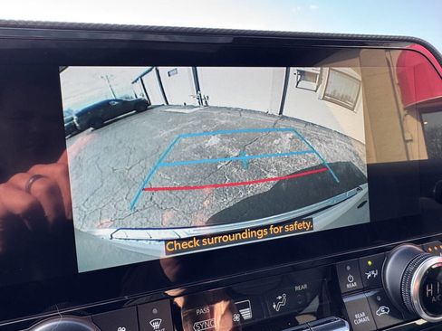 Used 2024 Toyota Highlander XSE AWD/4WD image 11