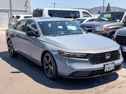 Used 2023 Honda Accord Sport image 2