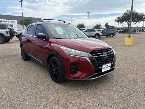 Used 2023 Nissan Kicks SR w/ Exterior Package FWD image 5