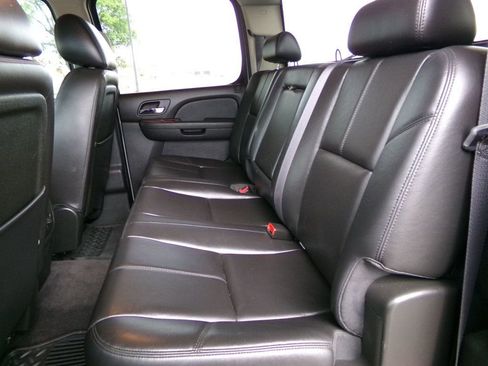 Used 2011 GMC Sierra 3500 SLT w/ SLT Convenience Package AWD/4WD image 12