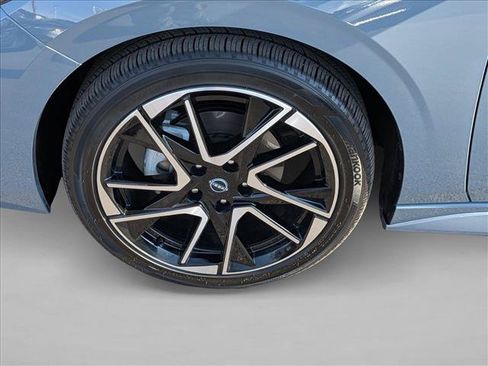 Used 2025 Nissan Sentra SR FWD image 28