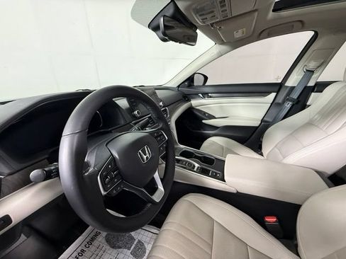Used 2018 Honda Accord Touring image 4