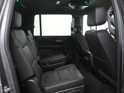 Used 2021 Chevrolet Suburban Z71 w/ Z71 Off-Road Package AWD/4WD image 13