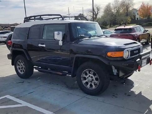 Used 2012 Toyota FJ Cruiser 4WD image 3