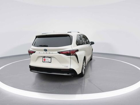 Certified 2021 Toyota Sienna Platinum image 7
