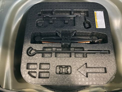 Used 2025 Toyota Corolla LE image 24