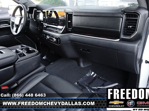 Used 2025 GMC Sierra 1500 SLT image 8