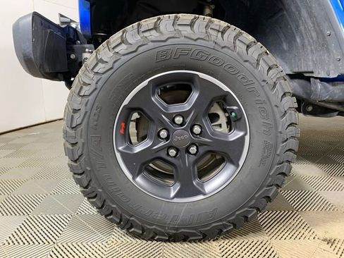Used 2023 Jeep Gladiator Rubicon w/ Cold Weather Group AWD/4WD image 32