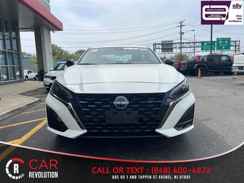 Used 2025 Nissan Altima 2.5 SR FWD image 2