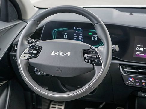 Used 2023 Kia Niro EX Touring image 16