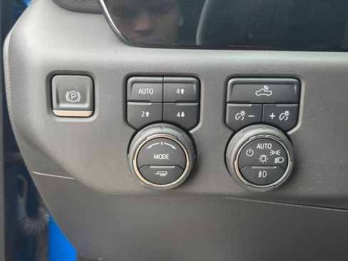 Certified 2023 Chevrolet Silverado 1500 LT Trail Boss w/ LPO, Dark Essentials Package AWD/4WD image 23