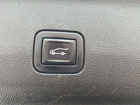 Used 2022 Chevrolet Suburban Premier AWD/4WD image 18