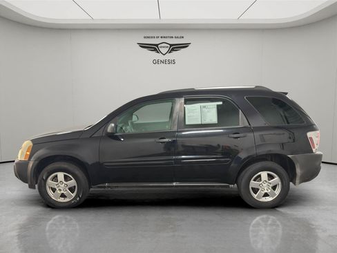 Used 2005 Chevrolet Equinox LS w/ Preferred Equipment Group AWD/4WD image 2