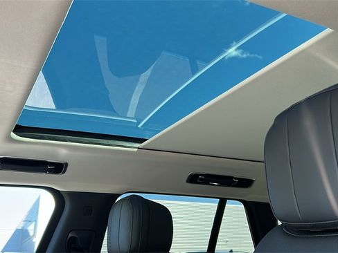 New 2025 Land Rover Range Rover SE image 20