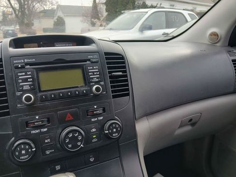 Used 2011 Kia Sedona LX image 12