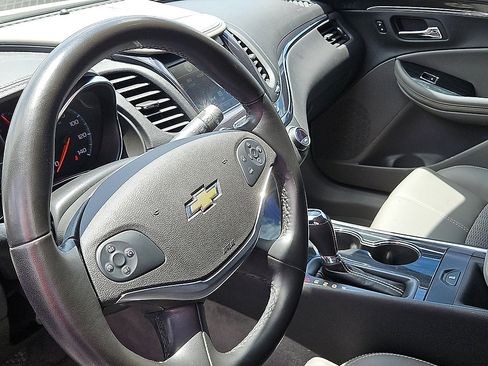 Used 2016 Chevrolet Impala LT w/ Convenience Package FWD image 12