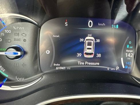 Used 2023 Chrysler Pacifica Limited FWD image 10